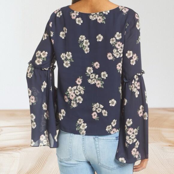 Cupcakes and Cashmere Audriana Ruffle Bell Sleeve Crop Top Sz M Navy Floral $105 - Picture 2 of 10